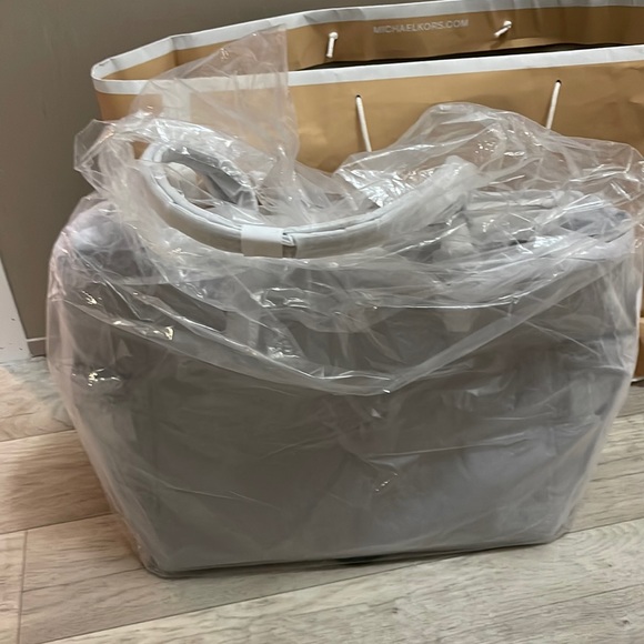 Michael kors gilly pearl gray jet set drawstring tote new nwt - Picture 2 of 6